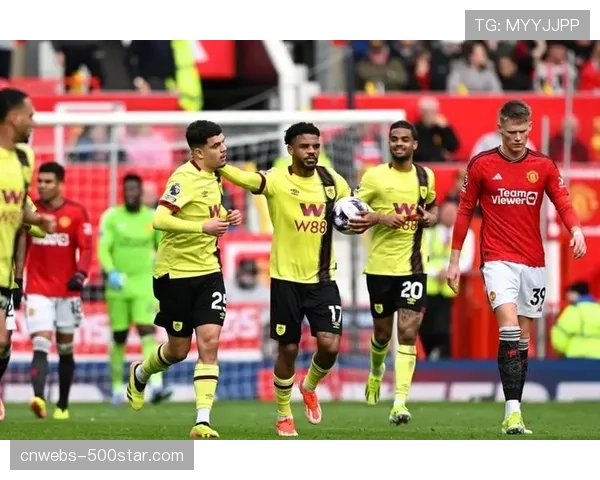 伯恩利球员得知提前降级消息，主场球迷不离不弃